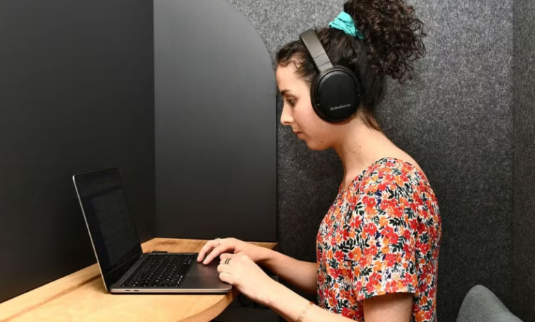 Sound On: The Best Online Tools to Launch and Grow Your Podcast Like a Pro