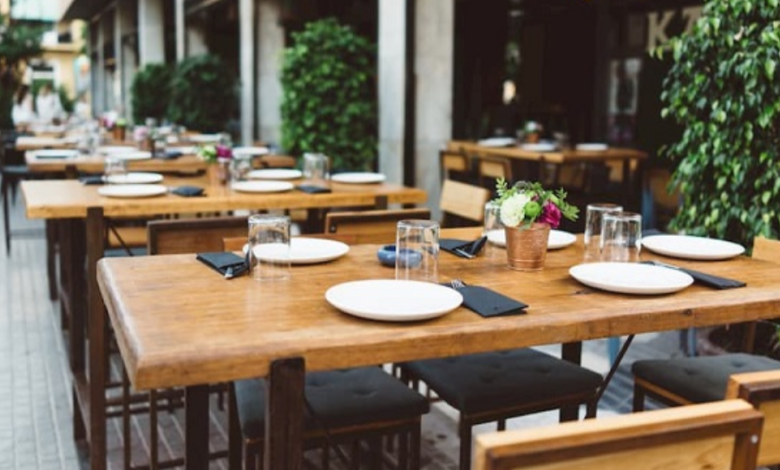 The Business Odds: Why Restaurants Are Betting on Durable Patio Tables and Chairs